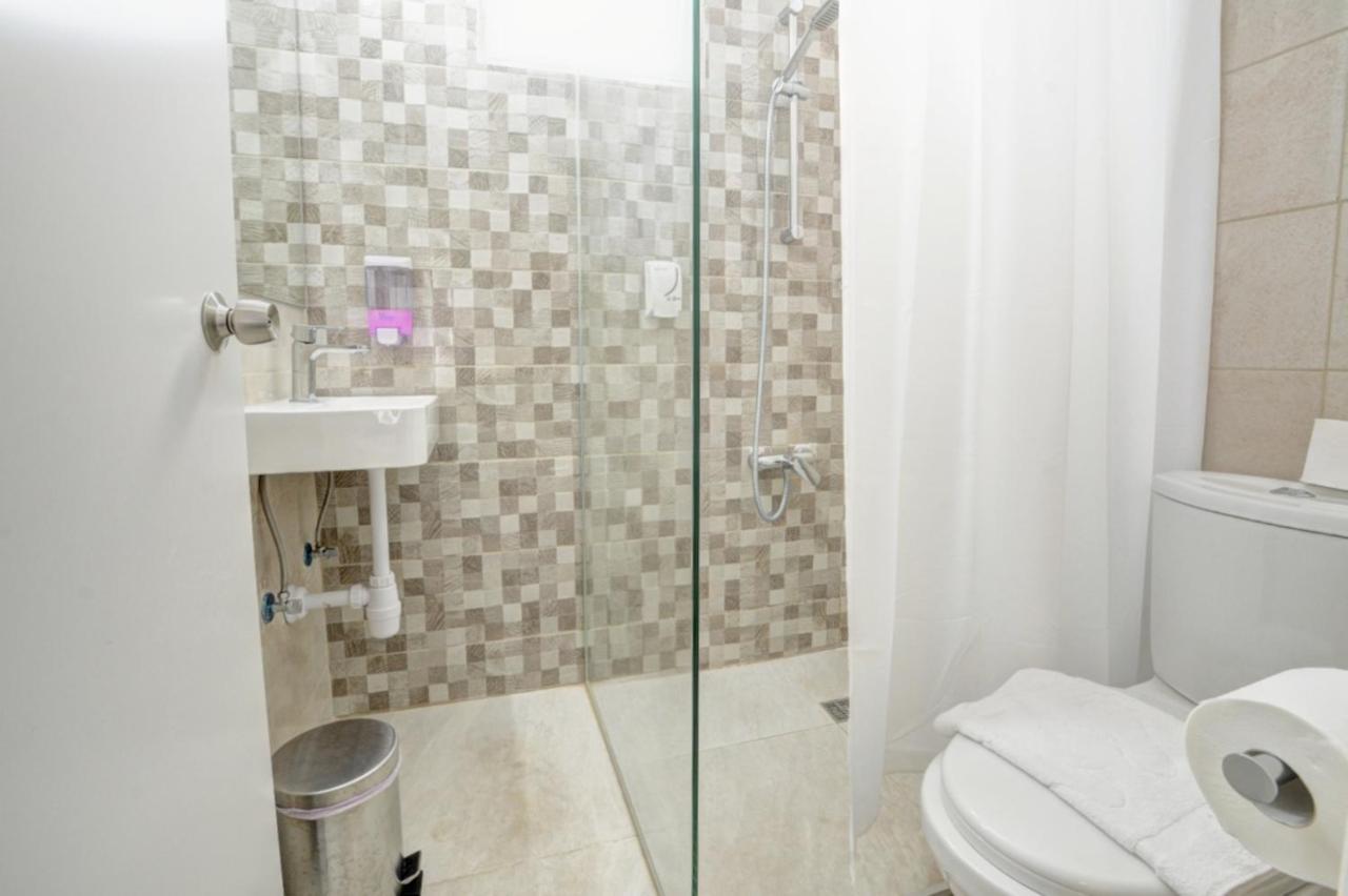 Barbara Hotel Aptsアヤナパ エクステリア 写真